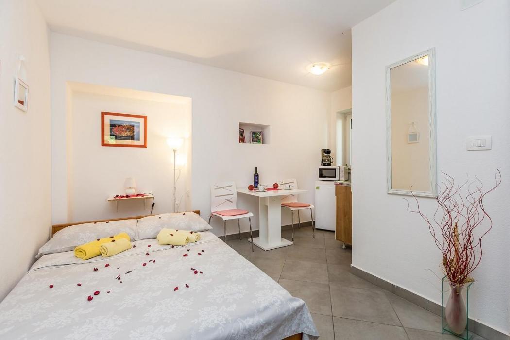 Studio Apartman U Kuci S Bazenom Baška Dış mekan fotoğraf